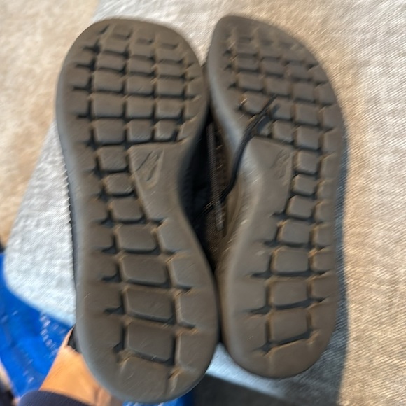 Nike Black Athletic Shoes - Picture 5 of 9